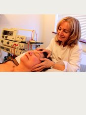 Denise Callaghan Osteopaths - The London Lane Osteopath and Acupuncture Clinic - 46, London Lane, Bromley, BR1 4HE, Kent, 