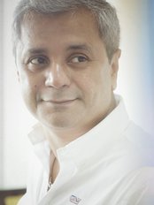 Dr. Satish Bhatia - 42, Indian Cancer Society, 4th Floor, Cooperage, Maharshi Karve Road,, Mumbai, 400 021,  0