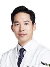 Dr Taehyung Kim - Doctor at Hus-hu Dermatology Clinic - Apgujeong