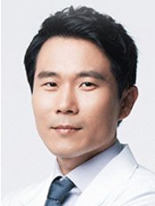 Dr Lee Young - Doctor at Lee Young Clinic