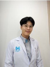 Dr Napat Eiamcharoen - Dermatologist at MedConsult Clinic