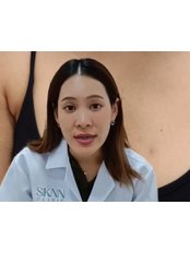 Dr Ploy . - Doctor at SKNN Clinic Bangkok