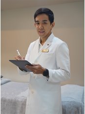 Dr Akkavich Harnnavachok - Doctor at Siam Clinic Phuket