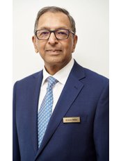 Dr Suren Naidoo - Doctor at Beauvia Clinic
