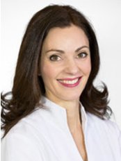 Ms Deanne Sirianni -  at Reverse Skin Clinic