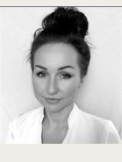 Allure Visage Pentire Hotel - Anna is a certified micropigmentation technician combining expertise in makeup design and natural born gift of art creativity like painting, sculpting or interior design.