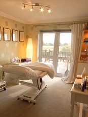 Waters Edge Clinic - Private and secluded treatment room with easy parking 