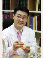 Ideal Wellness Chiropractic Center in Itaewon Seoul - Dr Hwan Tak (William) Choi