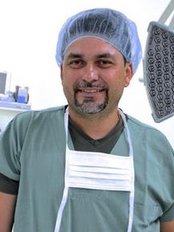 Dr Leonardo Canossa - Surgeon at Cirugía Plástica Hecha Arte - Clínica La Nicoyana