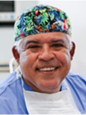 Dr. Fernando de la Cruz Acosta - Calle Socrates Nolasco No. 4, Santo Domingo,  0