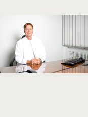 Dr. Med. Ralf Frönicke - Dr. Frönicke - Brustvergrößerung