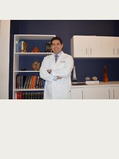 Dr. Arturo Valdez - Av Sayil Azuna Medical Center suite 914, Cancún, Quintana Roo, 77500, 