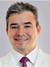 Dr Alejandro Quiroz - Principal Surgeon at Cosmed Clinic