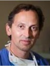 Dr Stijn Bauland - Surgeon at Sanavisie Bodyclinic