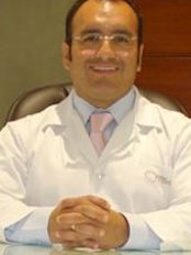 Dr Roberto Valdiva - Surgeon at Doctor Roberto Valdivia