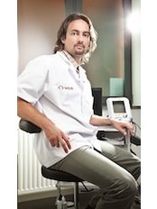 Marek Szalinski - Ophthalmologist at ClinicForYou