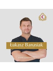 Dr LUKAS BANASIAK - Surgeon at CORAMED Beauty Surgery