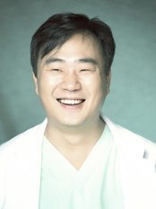 MD. Francis Jeon - Surgeon at Evita Clinic
