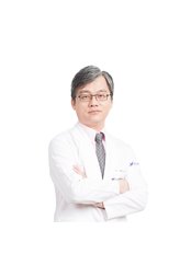 Dr Man Koon Suh - Doctor at JW Plastic Surgery