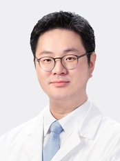 Dr Jaeyeon Park - Surgeon at Onepeak Plastic Surgery Clinic