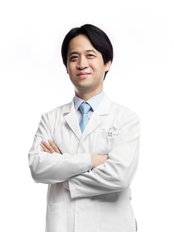 Dr CHIHO LEE - Principal Surgeon at THE CLINIC PLASTIC SURGERY