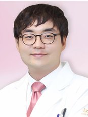 Dr Kang Myoung Geun -  at Izien Plastic Surgery