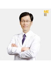 Dr Seung Hoon Back - Surgeon at ME Cosmetic Clinic
