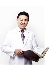 Dr Jea Sung Yoo - Principal Surgeon at Pitangui Medical & Beauty