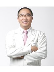 Dr Hoon Song - Surgeon at Girin Plastic Surgery