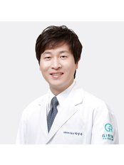 Dr Seong Wook Park - Surgeon at Girin Plastic Surgery