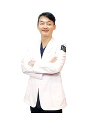 Dr Lee Su-sang - Dermatologist at Herne Clinic