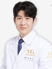 Dr Kim Yong-woo - Surgeon at VERY GOOD Plastic surgery
