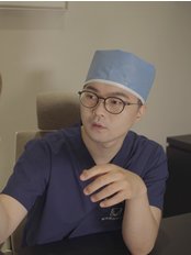 Dr Kyung Min  Lee - Surgeon at V.LIF Plastic Surgery