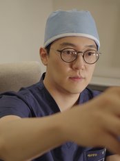 Dr Woo Cheol   Shim - Surgeon at V.LIF Plastic Surgery