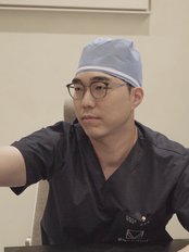 Dr Seung Ki Yoon - Surgeon at V.LIF Plastic Surgery