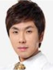 Dr JeongHwan Jeon - Surgeon at The Line Plastic Surgical Clinic