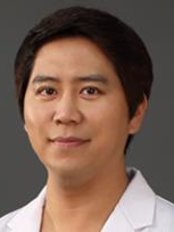 Dr Kim Seok Jin - Doctor at Suavel Plastic Surgery and Dermatology