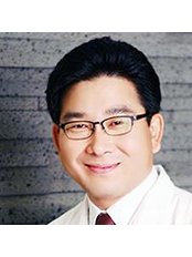 Dr Seung Ryul Lee - Surgeon at PLUS Aesthetic Plastic Surgery Clinic