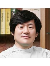 Dr Young Jin Shin - Surgeon at PLUS Aesthetic Plastic Surgery Clinic