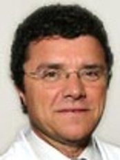 Dr Vila Rovira - Chief Executive at Clínica de Trasplante de Pelo