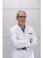 Dr Jorge Santos - Surgeon at Clínicas Opción Médica - Barcelona 2