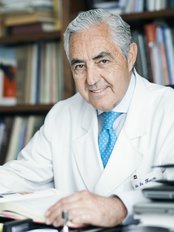 Dr Antonio de la Fuente González - Surgeon at Clínica de la Fuente