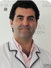 Dr David Menendez - Doctor at Clinica Santa Elena