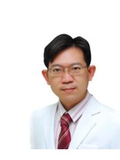 Dr Weerawut Charungrungruangchai - Surgeon at Lelux Hospital