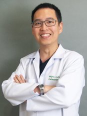 Dr Surinnart Charoenchitt - Surgeon at Rattinan Clinic