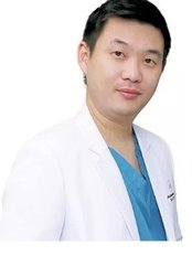 Dr Sumet Bunyajetpong -  at The Art Clinic