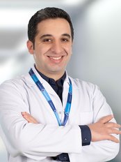 Dr Mani Habibi - Surgeon at NewMe Health Clinic