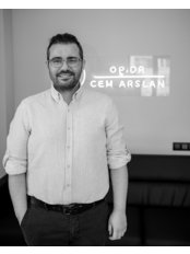 Dr Cem Arslan - Surgeon at Aurea Health Group