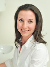 Dr Carmen Bluml - Dentist at Dr. Robert Stillmann - Privatordination 1010