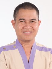 Dr Heng Kyhak - Dentist at 24-80 Dental Clinic